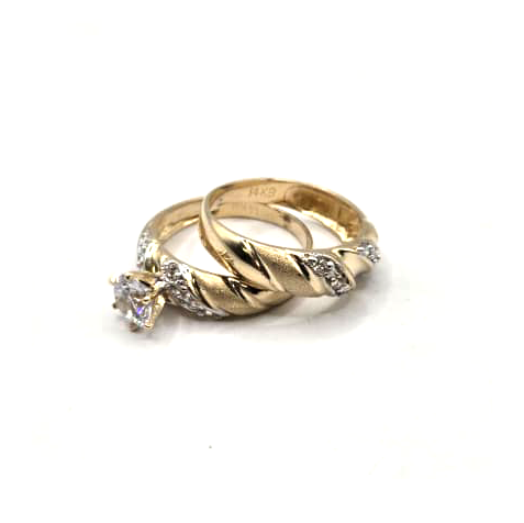 Solitaire Engagement Ring in 14K Gold - No.1